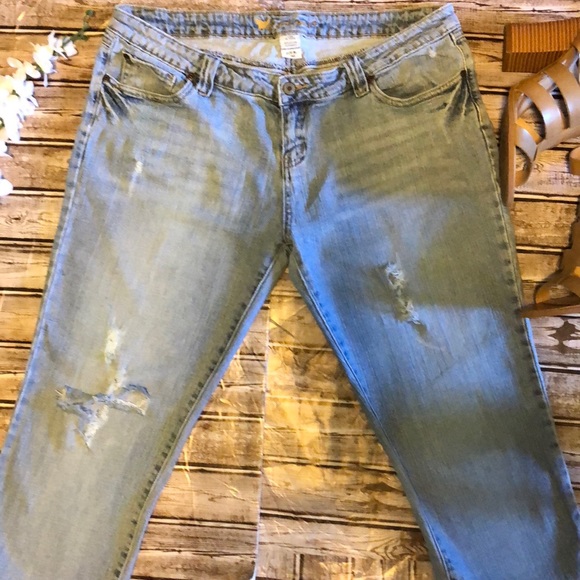 🌴WET SEAL•Sz15/33L•SKINNY•LIGHT WASH•DISTRESSED - Picture 3 of 8